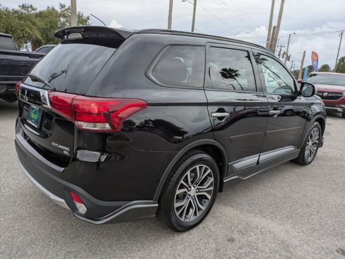 Used 2016 Mitsubishi Outlander SE image 4
