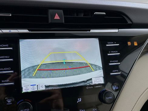 Used 2020 Toyota Camry XLE image 23