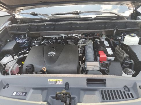 Used 2020 Toyota Highlander XLE AWD/4WD image 31