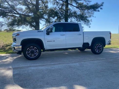 Used 2024 Chevrolet Silverado 2500 LTZ w/ LTZ Texas Edition AWD/4WD image 4