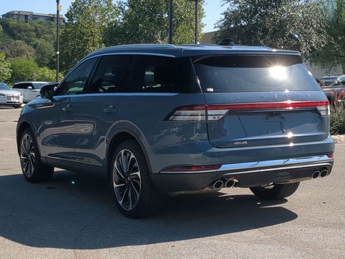 Used 2026 Lincoln Aviator Reserve AWD/4WD image 5
