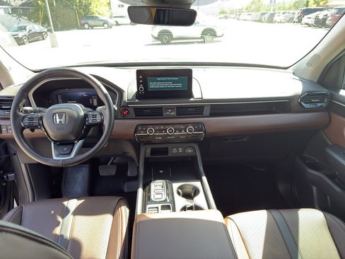 Used 2025 Honda Pilot Elite image 29