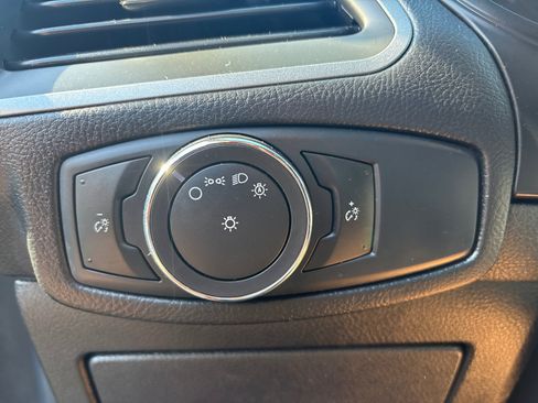 Used 2015 Ford Edge SE image 17