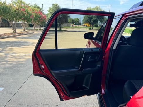 Used 2021 Toyota 4Runner TRD Off-Road image 17