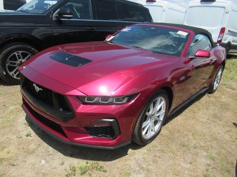 Used 2025 Ford Mustang GT Premium RWD image 3