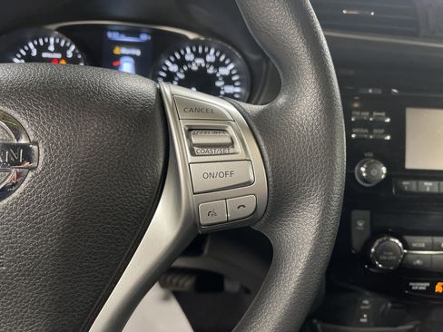 Used 2016 Nissan Rogue SV image 17