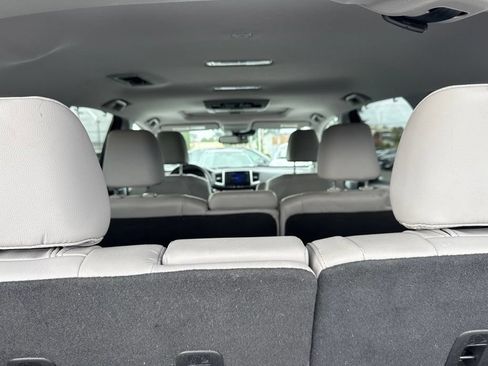 Used 2018 Honda Pilot Touring image 11