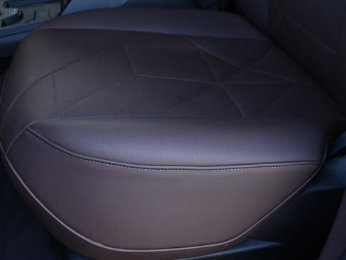 Certified 2025 BMW iX xDrive50 image 33