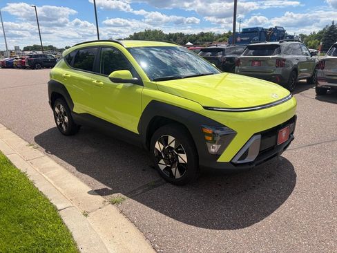 Used 2024 Hyundai Kona SEL AWD/4WD image 4