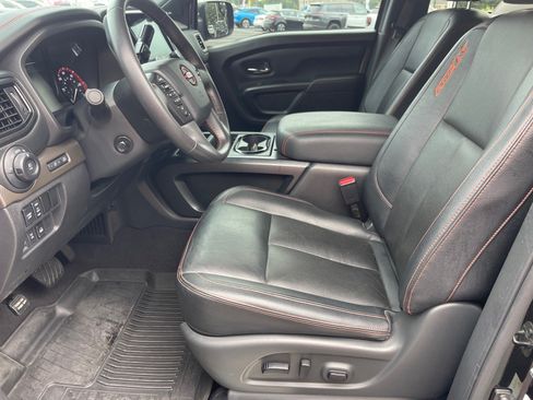 Used 2023 Nissan Titan PRO-4X w/ Pro-4x Convenience Package AWD/4WD image 10