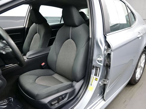 Used 2022 Toyota Camry LE FWD image 12