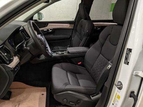 New 2025 Volvo XC90 T8 Plus w/ Protection Package Premier image 11