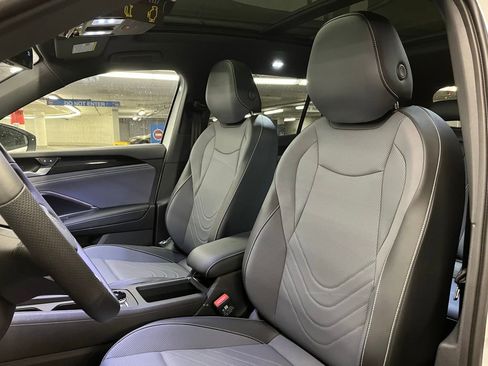 New 2026 Volkswagen Tiguan SE R-Line FWD image 21
