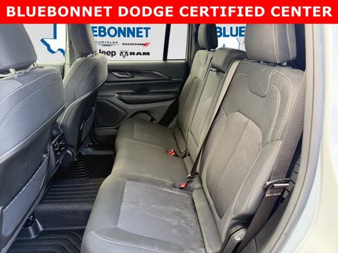 Used 2024 Jeep Grand Cherokee Laredo w/ Luxury Tech Group I RWD image 21