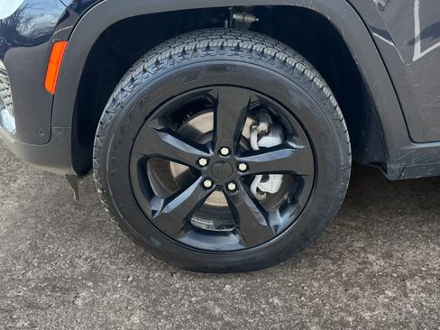 Used 2023 Jeep Grand Cherokee Limited w/ Luxury Tech Group II image 14