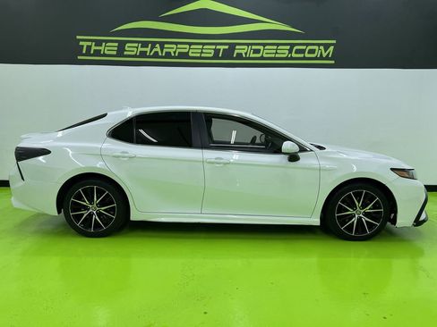 Used 2021 Toyota Camry SE FWD image 11