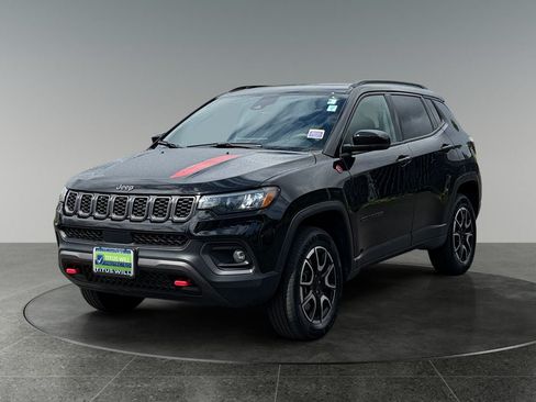 Used 2024 Jeep Compass Trailhawk AWD/4WD image 3