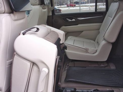 Used 2024 GMC Yukon XL Denali w/ Advanced Technology Package image 35