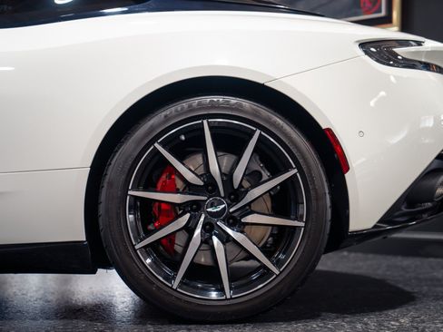 Used 2018 Aston Martin DB11 V12 RWD image 18