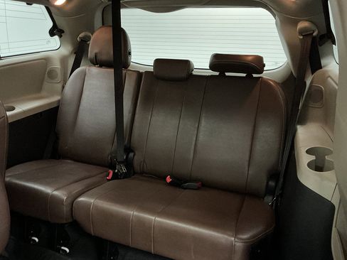 Used 2018 Toyota Sienna Limited Premium w/ Protection Package FWD image 28