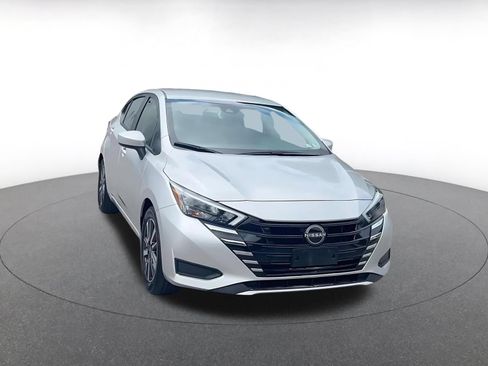 Used 2025 Nissan Versa SV FWD image 3