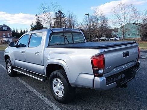 Used 2018 Toyota Tacoma SR image 5