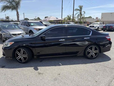 Used 2017 Honda Accord Sport image 2
