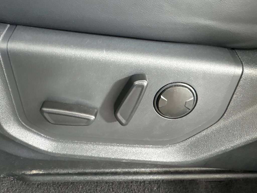 Used 2023 Ford Expedition XLT RWD image 12