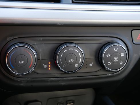 New 2026 Chevrolet Trax RS w/ Sunroof Package image 19