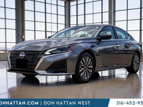 Used 2025 Nissan Altima 2.5 SV FWD image 1