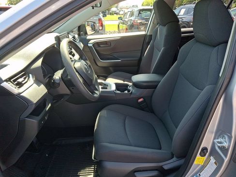 Used 2019 Toyota RAV4 LE w/ All Weather Liner Package AWD/4WD image 15