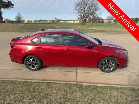 Used 2021 Kia Forte LXS image 2