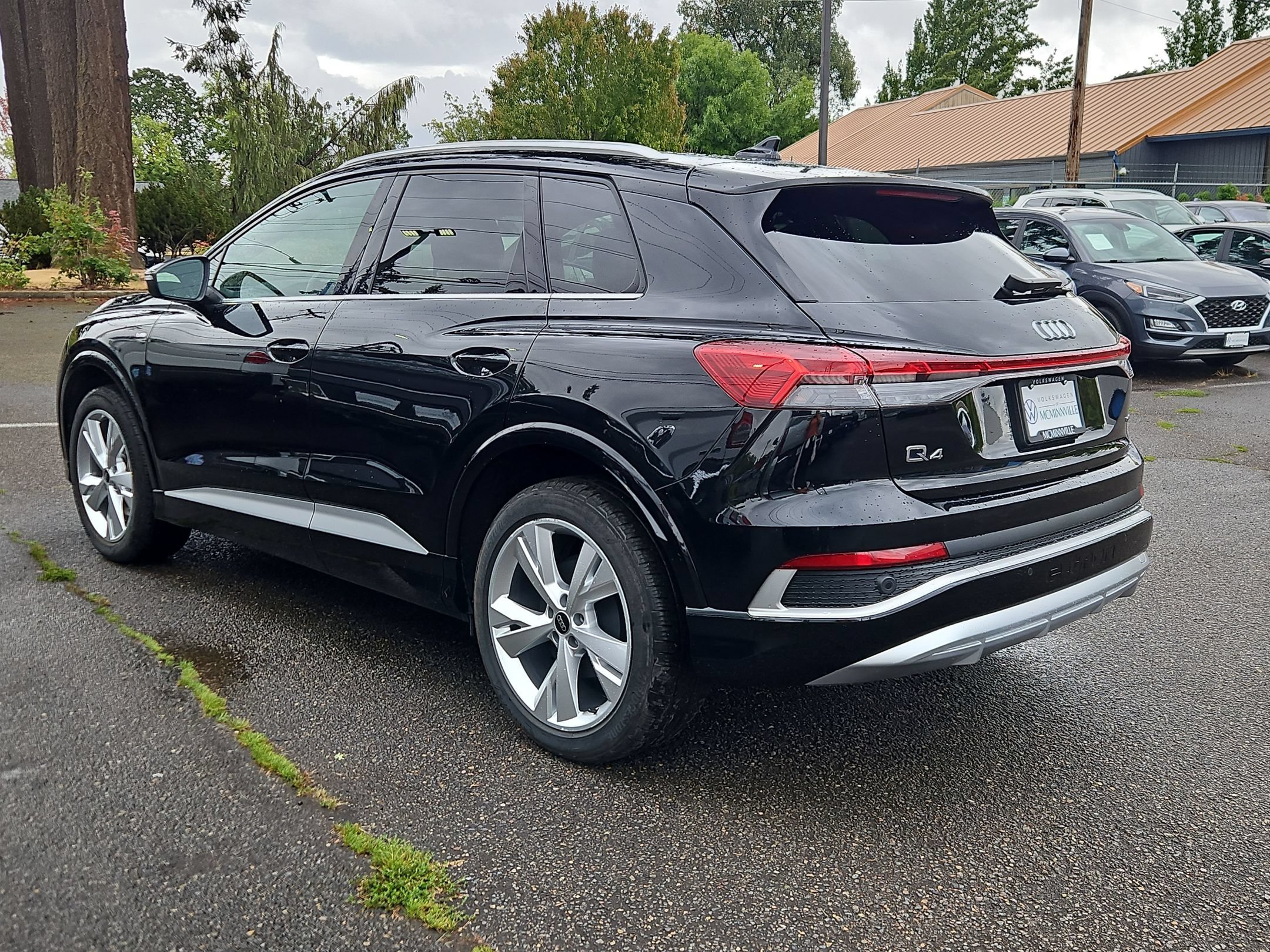 Used 2023 Audi Q4 e-tron Premium AWD/4WD image 3