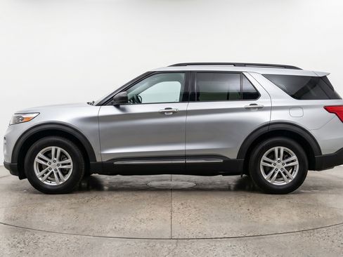Used 2024 Ford Explorer XLT w/ Equipment Group 202A image 5