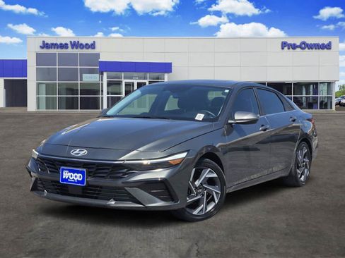 Certified 2025 Hyundai Elantra Limited FWD image 1