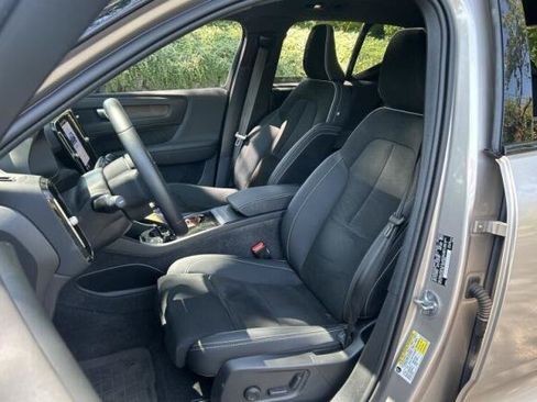 Used 2023 Volvo XC40 Recharge Plus w/ Protection Package Premier AWD/4WD image 9