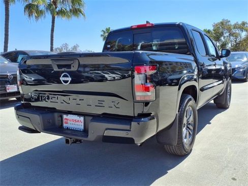 New 2025 Nissan Frontier SV w/ Tow Package image 8