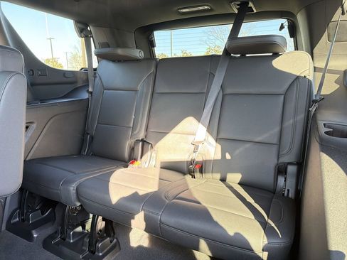 Used 2024 Chevrolet Tahoe Z71 w/ Luxury Package image 13