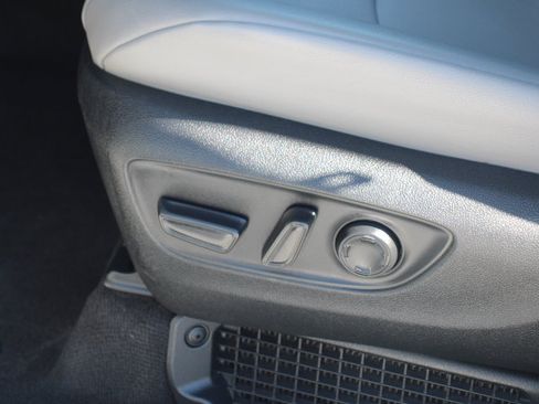 Certified 2025 Toyota Sienna XLE w/ XLE Plus Package FWD image 12
