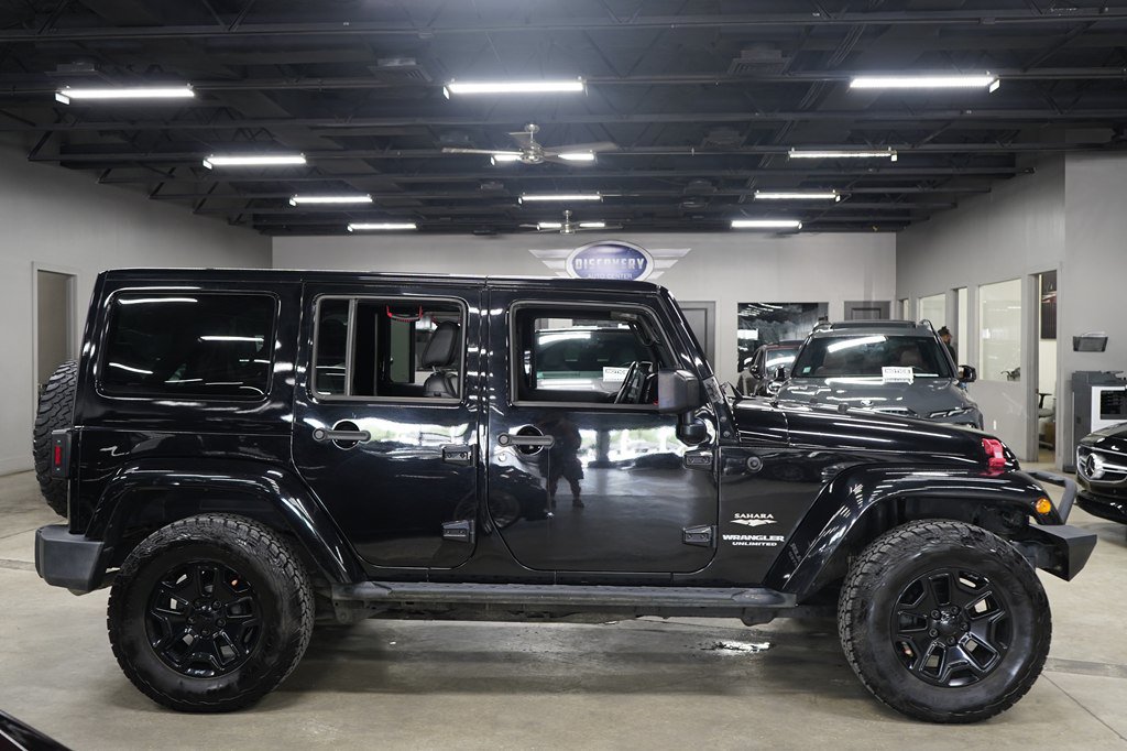 Used 2015 Jeep Wrangler Unlimited Sahara w/ Dual Top Group AWD/4WD image 6