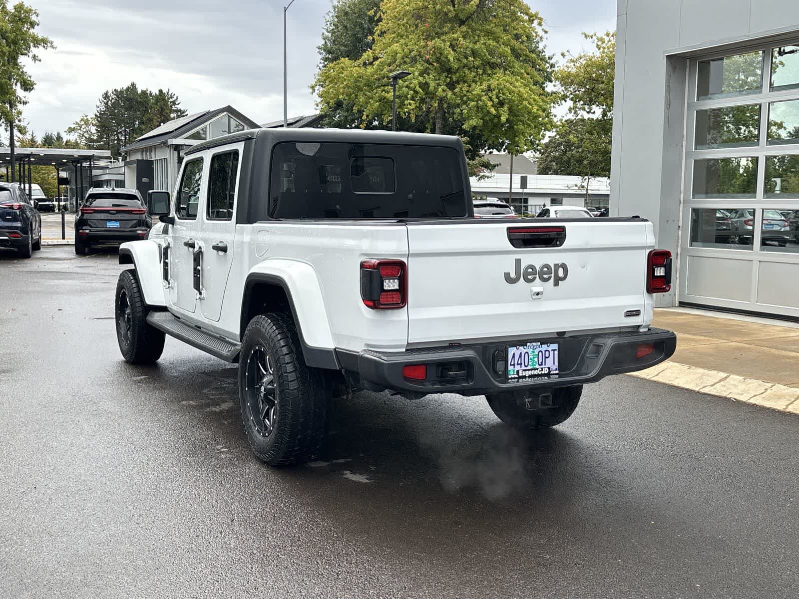 Certified 2020 Jeep Gladiator Overland AWD/4WD image 3