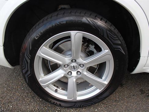 Used 2016 Volvo XC90 T8 Momentum w/ Vision Package image 34