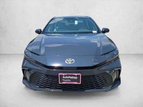 Used 2025 Toyota Camry SE w/ Convenience Package FWD image 2