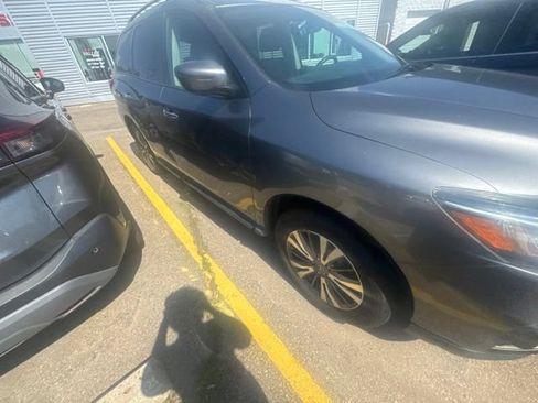 Used 2018 Nissan Pathfinder SV AWD/4WD image 1