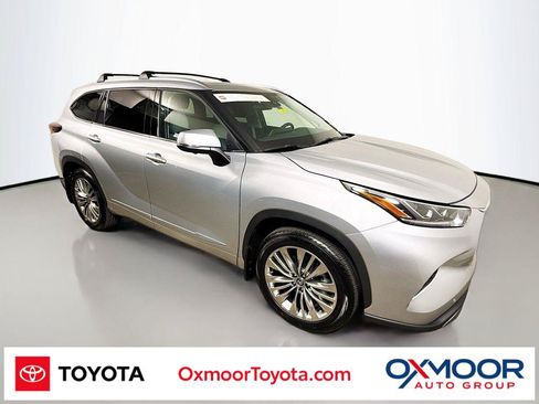 Certified 2025 Toyota Highlander Platinum AWD/4WD image 1