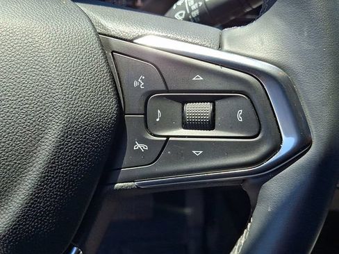 Used 2025 Chevrolet Trax LT w/ Driver Confidence Package FWD image 22
