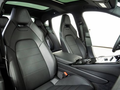 New 2026 Porsche Panamera RWD image 24