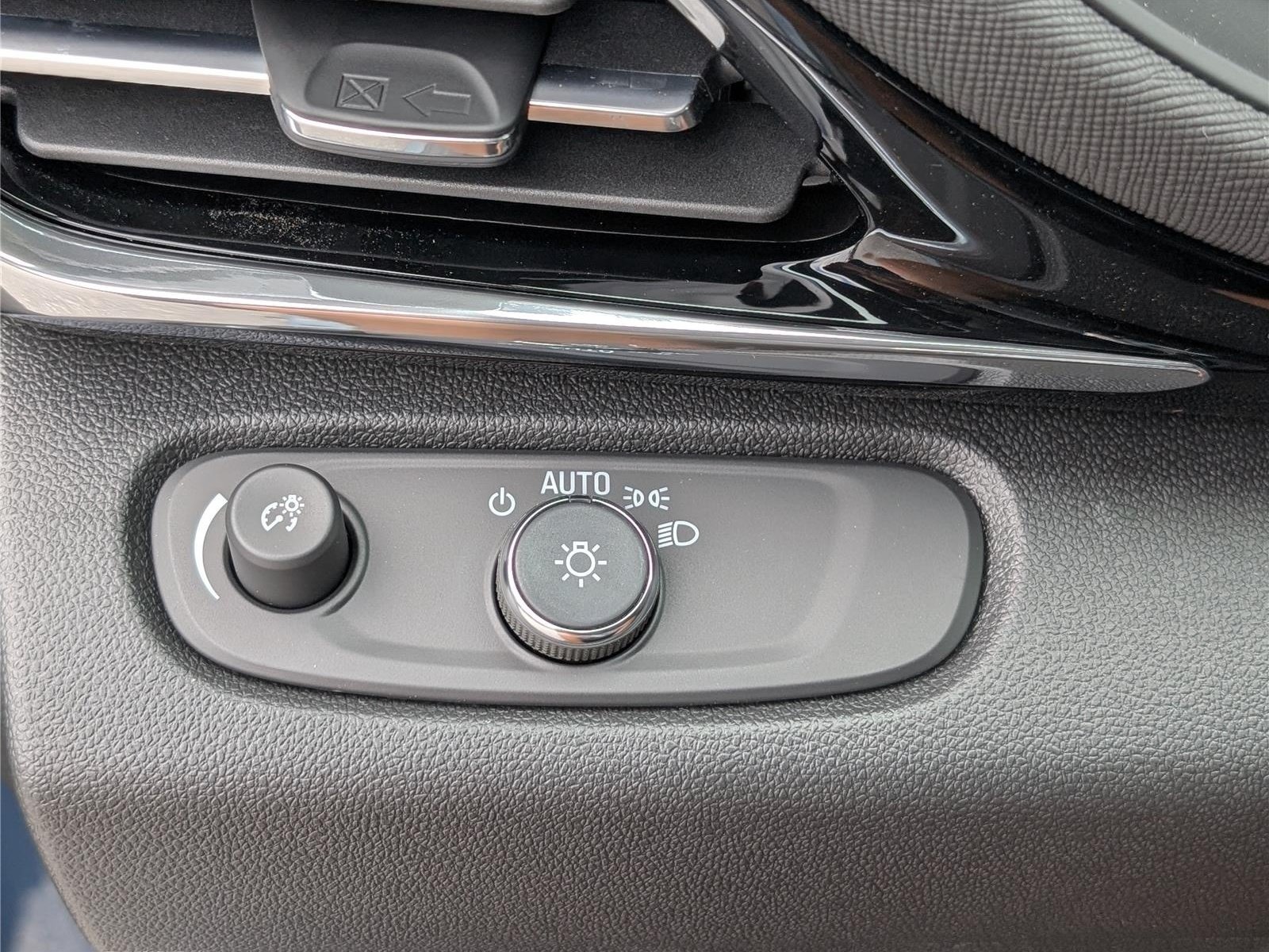 New 2026 Buick Envista Sport Touring w/ Convenience II Package FWD image 18