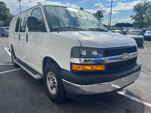 Used 2025 Chevrolet Express 2500 w/ Driver Convenience Package RWD image 6