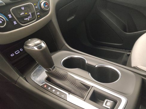 Used 2021 Chevrolet Equinox LS w/ LS Convenience Package FWD image 26